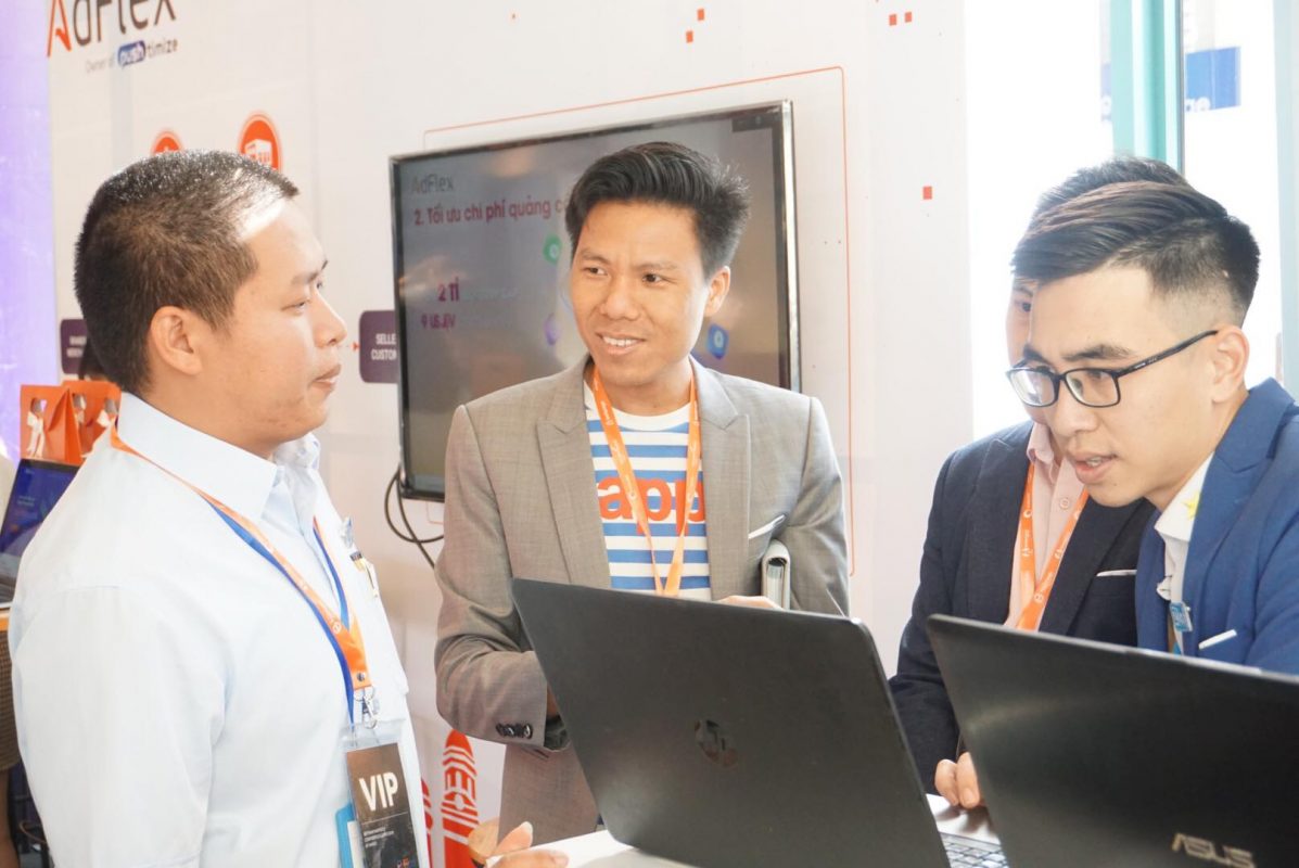 Những vị khách đầu tiên tham quan gian hàng của Zila tại Martech