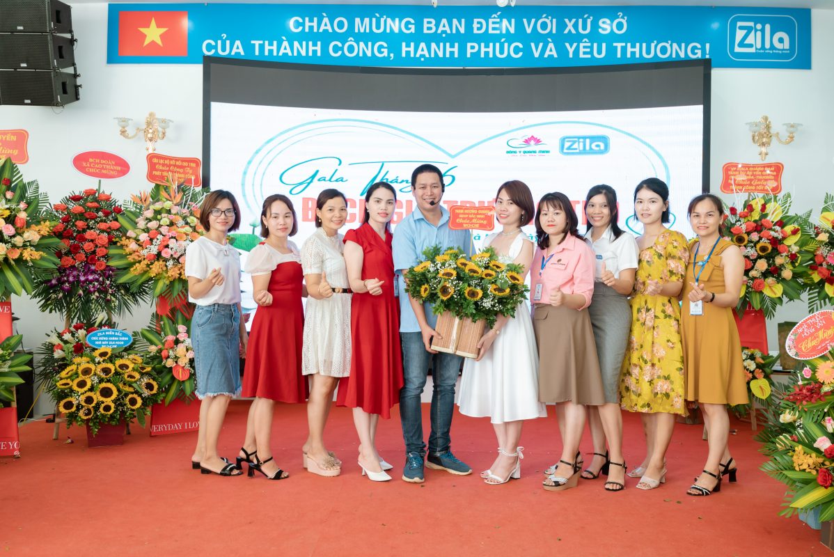 Các Team chúc mừng Gala