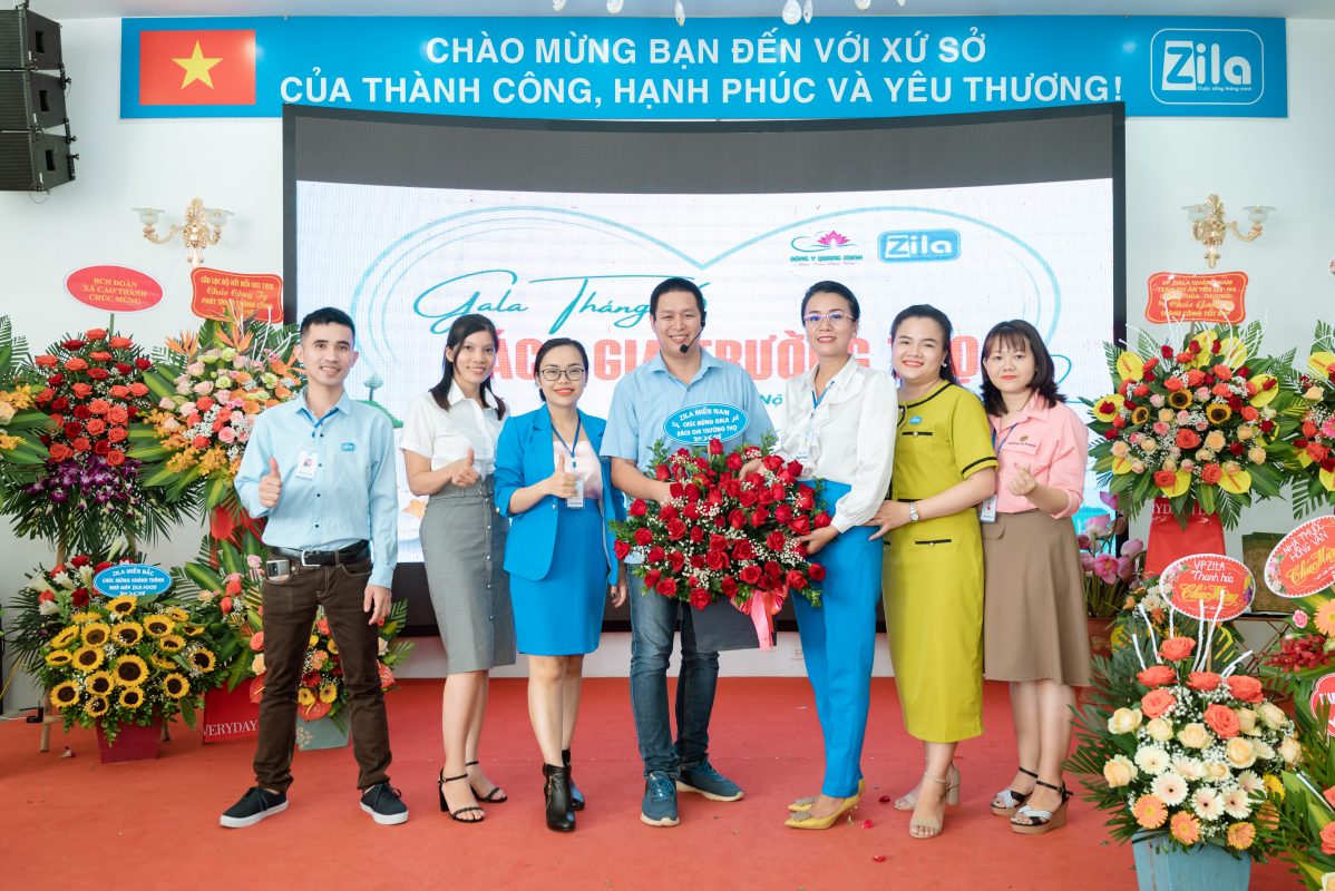 Các Team chúc mừng Gala