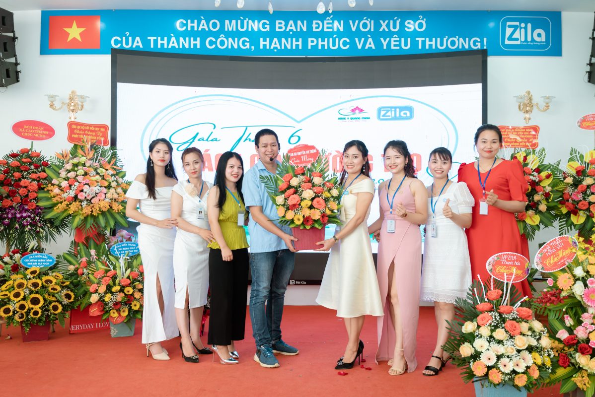 Các Team chúc mừng Gala