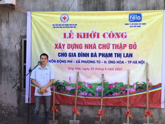 Đ/c trần Đăng Tiến Bí thư chi bộ công ty phát biểu